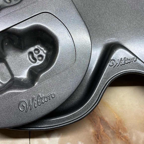 4pc Collection of Wilton Gingerbread person cake/cookie pans - Picture 5 of 11